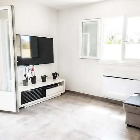 Apartmán Cosyfamily Rdc 6pers-piscine-jacuzzi-jardin- Barbecue- Toppros Conciergerie *