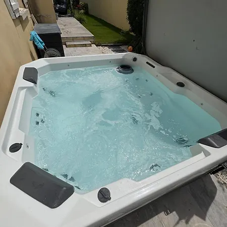 Cosyfamily Rdc 6Pers-Piscine-Jacuzzi-Jardin- Barbecue- Toppros Conciergerie Perols Apartment Perols