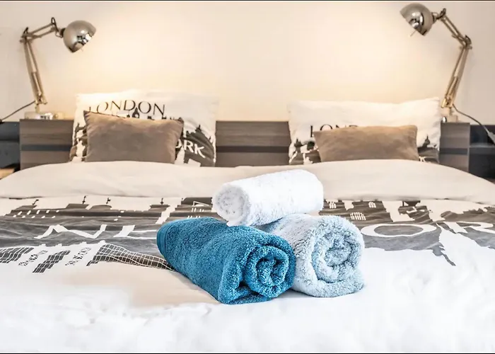 Апартаменты Cosyfamily Rdc 6pers-piscine-jacuzzi-jardin- Barbecue- Toppros Conciergerie