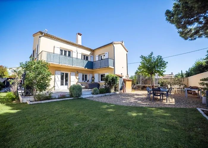 Апартаменты Cosyfamily Rdc 6pers-piscine-jacuzzi-jardin- Barbecue- Toppros Conciergerie